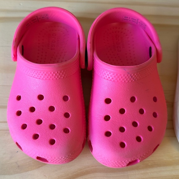 Toddler Girls Size 8 Bright Pink Shoes Bundle Crocs + Stride Rite - Picture 2 of 12